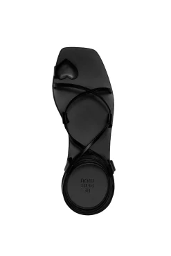 Le Petit Trou Buty-Matilda